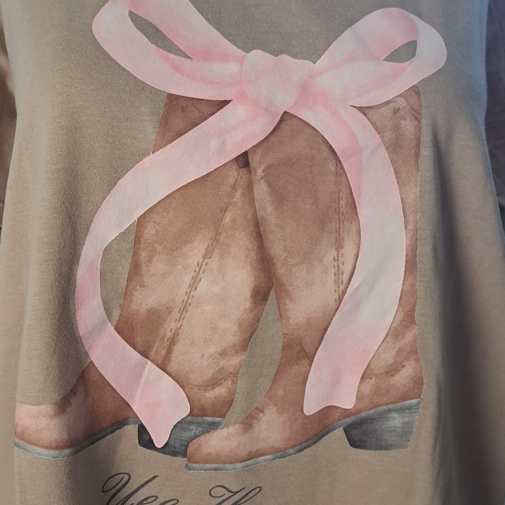 Graphic Bow & Boots Tee in Beige with Pink Accent Xl Ptp 21" - Picture 2 of 5
